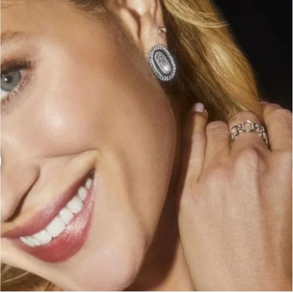 Kendra Scott Baguette Ellie Stud Earrings - Picture 2 of 4